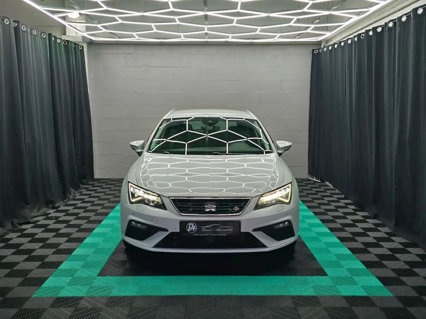 SEAT Leon ST FR/NAVI/KAMERA/AUTOMATIK/PDC/ACC Weiß - 1