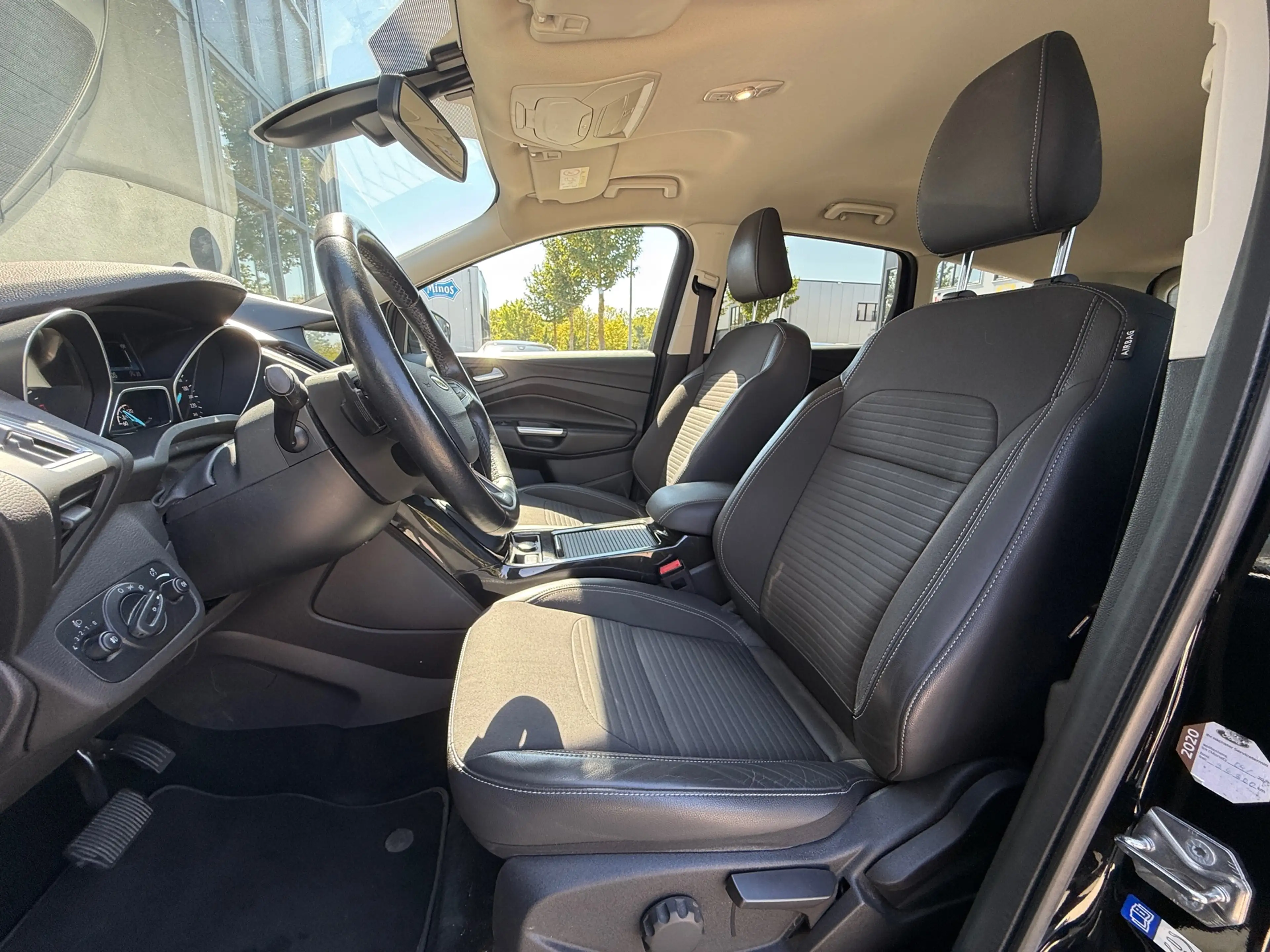 Ford Kuga 1.5 Titanium 4WD / AUTOMAAT / CAMERA / TREKHAAK — photo 4
