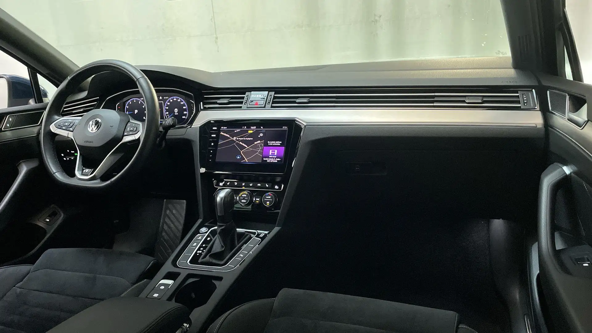 Volkswagen Passat Variant 1.5 TSI Elegance Business R R-Line Virtual Cockpit Blauw - 2