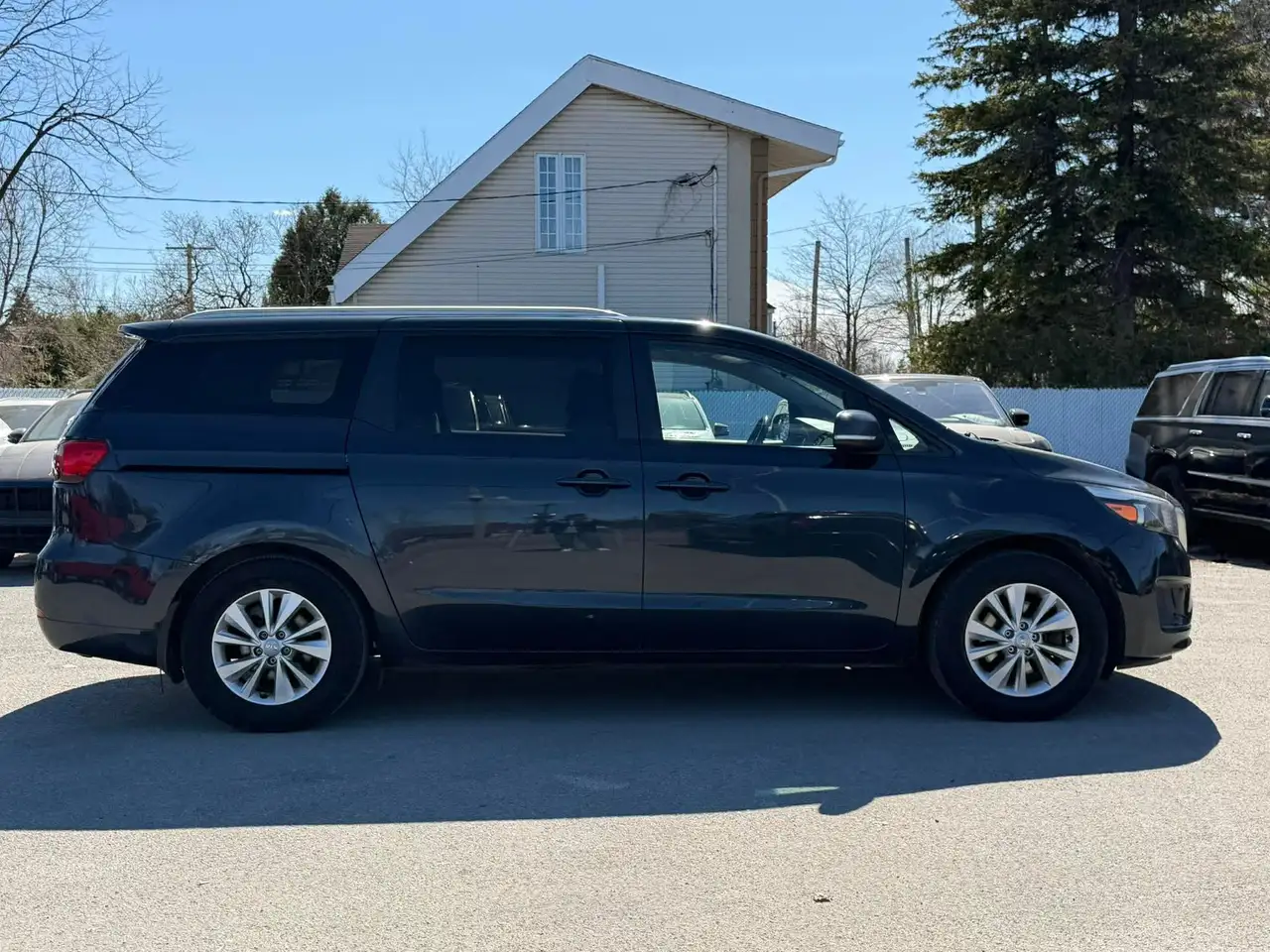 Kia Sedona снимка Kia Sedona
