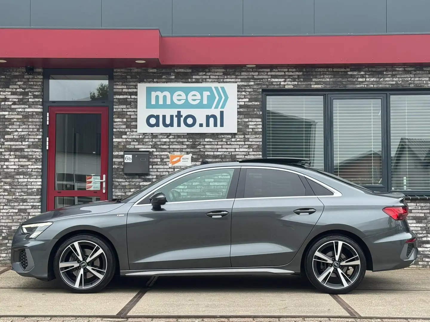 Audi A3 Limousine 35 TFSI 3X S-LINE PANO l VIRTUAL l ADAPT Grijs - 2