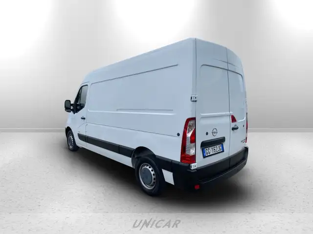 Opel Movano view 4