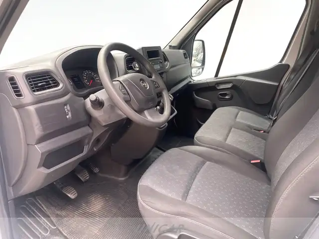 Opel Movano view 11