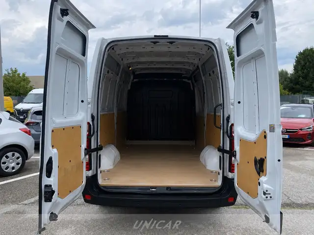 Opel Movano view 6