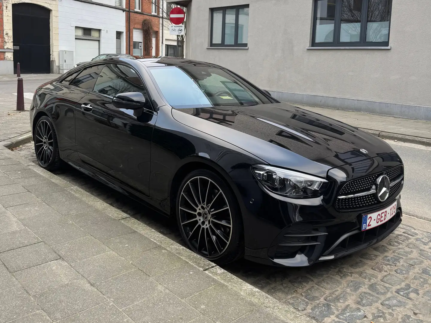 Mercedes-Benz E 200 E 200 Coupe 9G-TRONIC AMG Line Black - 1