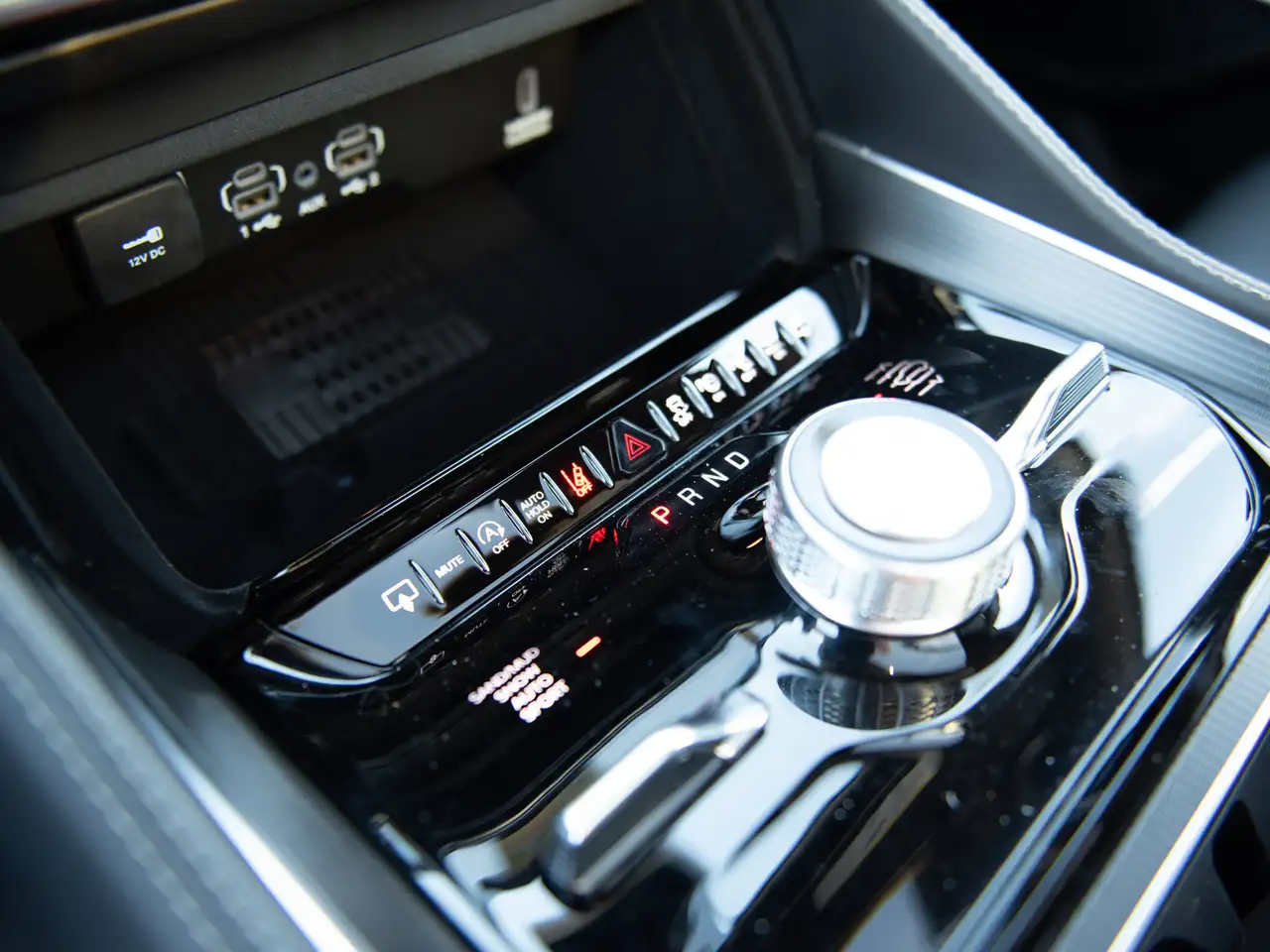 Jeep Grand Wagoneer photo Jeep Grand Wagoneer
