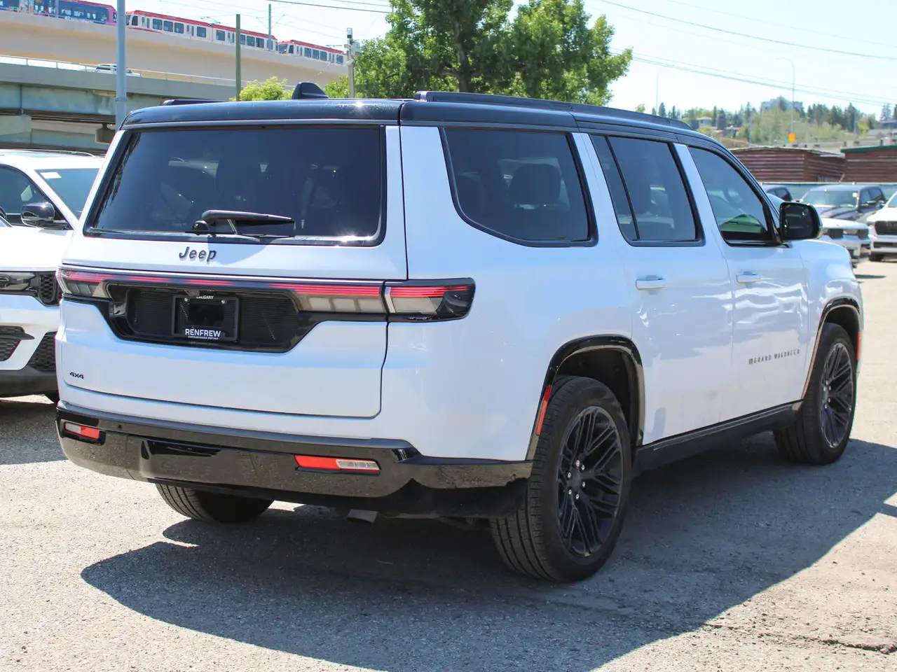 Jeep Grand Wagoneer photo Jeep Grand Wagoneer