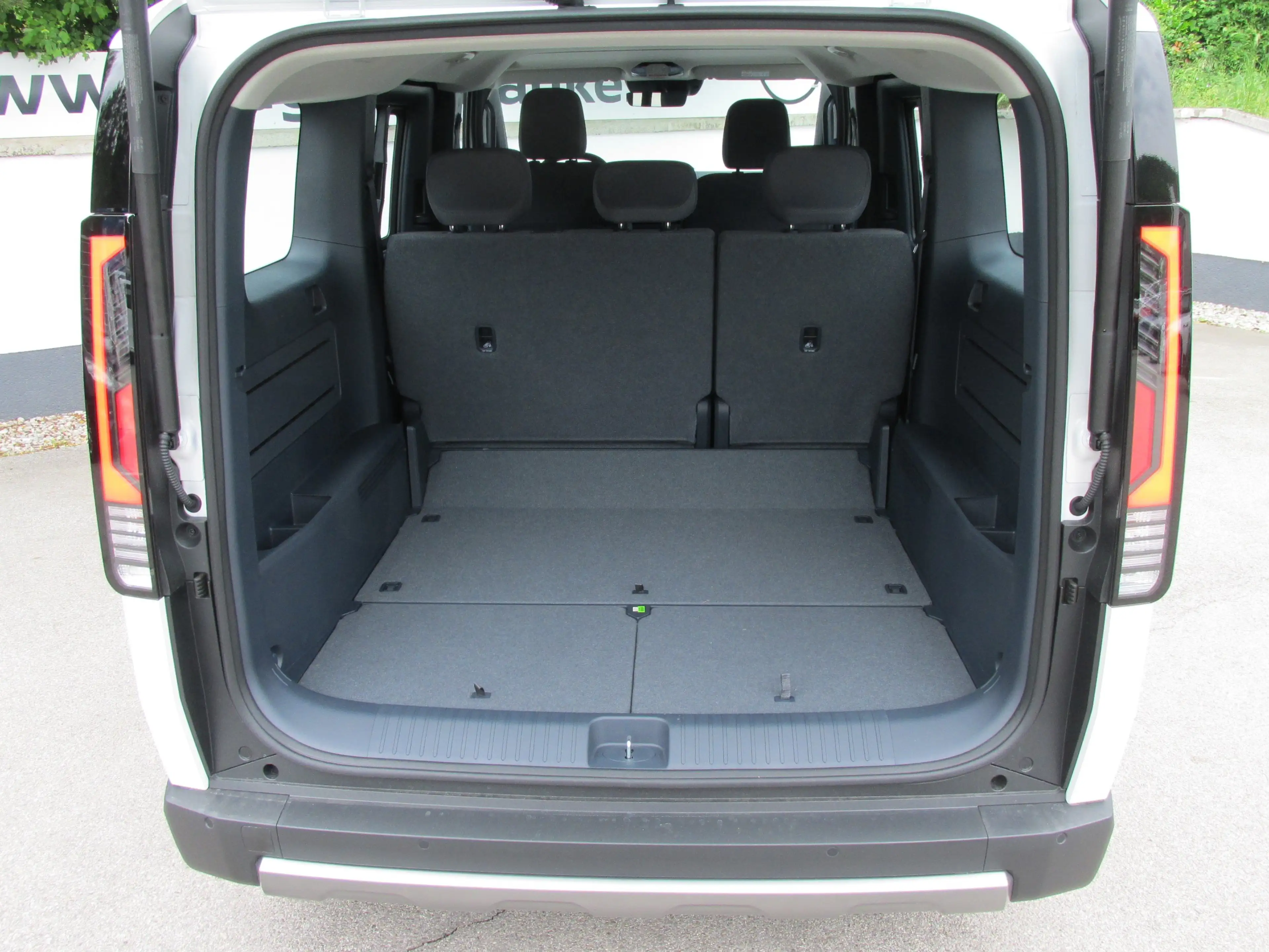 Kia PV5 Passenger 71,2kWh Earth Long Range Earth P1/P2 — photo 11