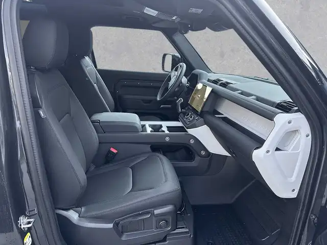 Land Rover Defender view 3