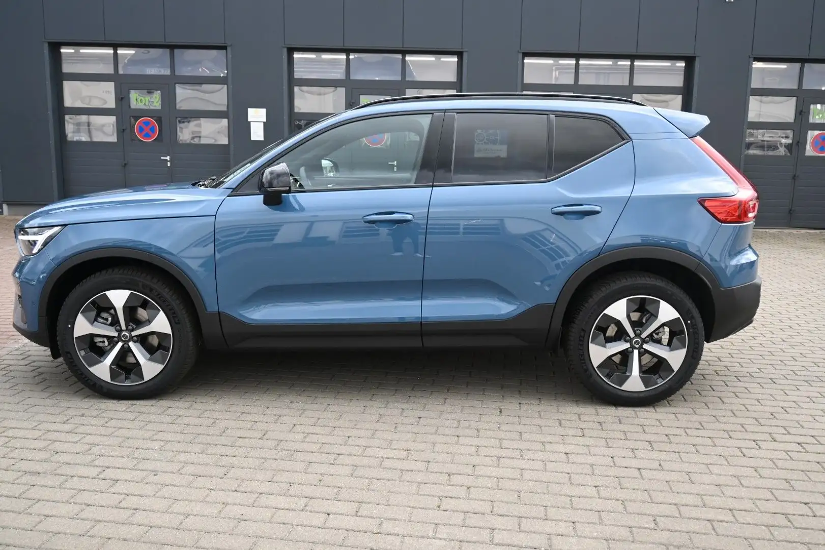 Volvo XC40 B3 DSG Plus Dark*360°*ACC*AHK*Allwetter Blau - 2