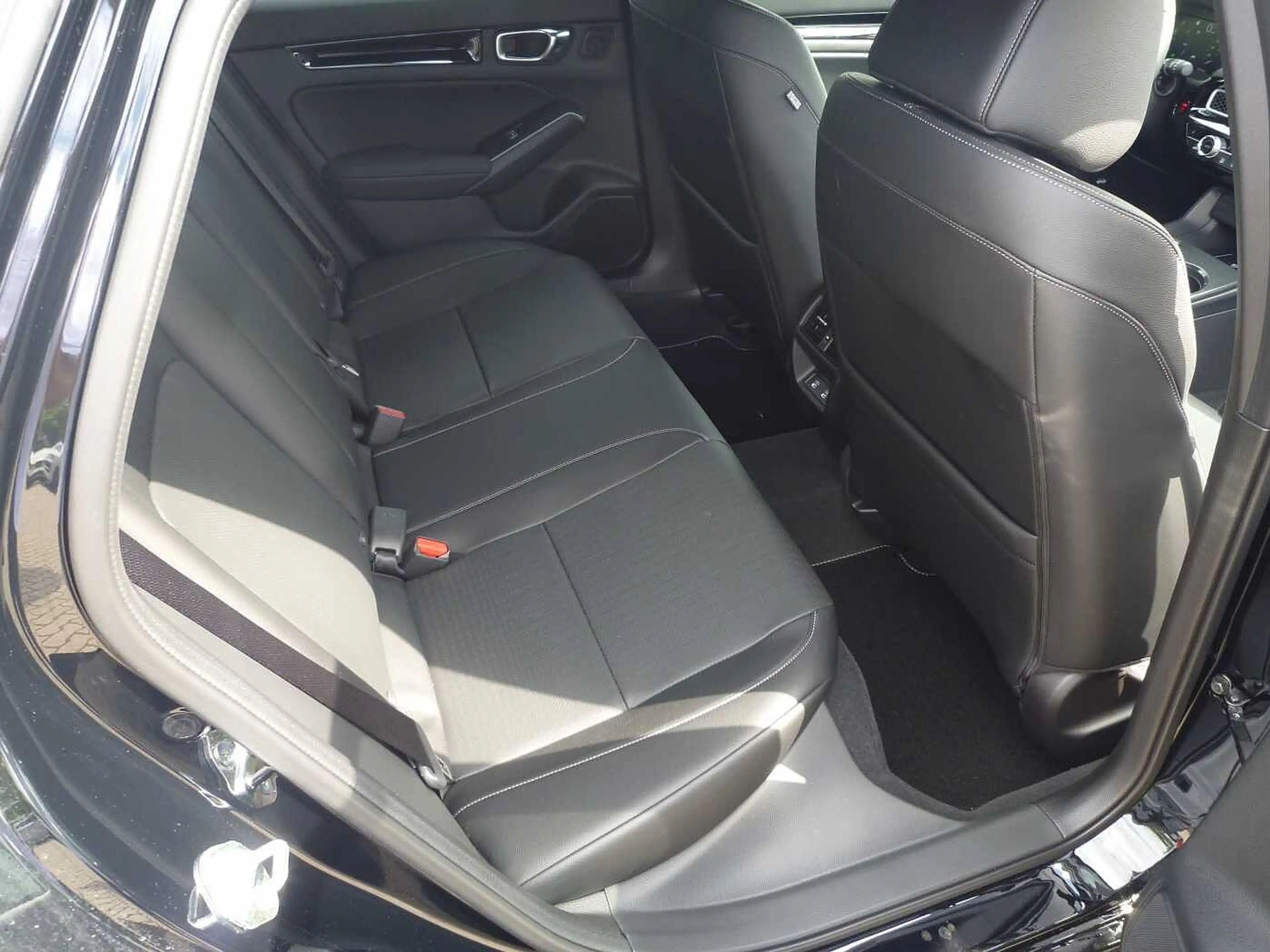 Honda Civic e:HEV 2.0 i-MMD Hybrid (2026) Advance — photo 6