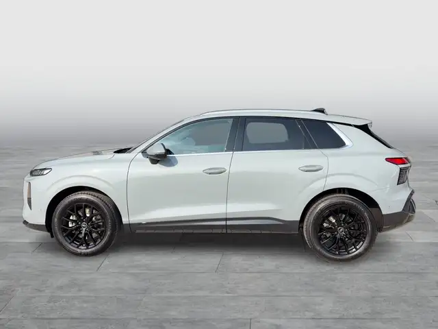 Audi Q3 view 3