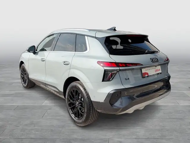 Audi Q3 view 4