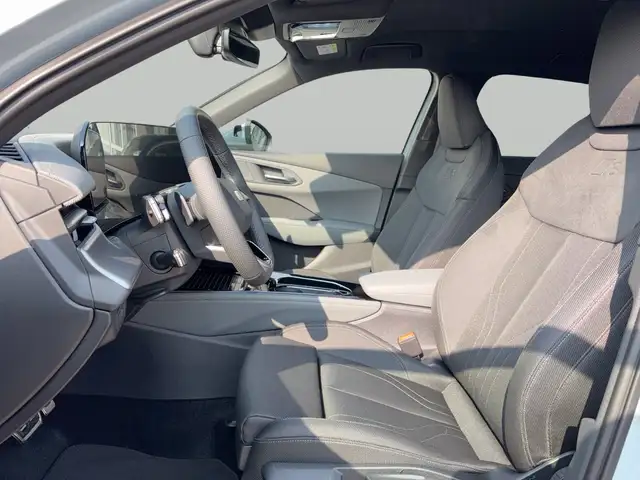 Audi Q3 view 7