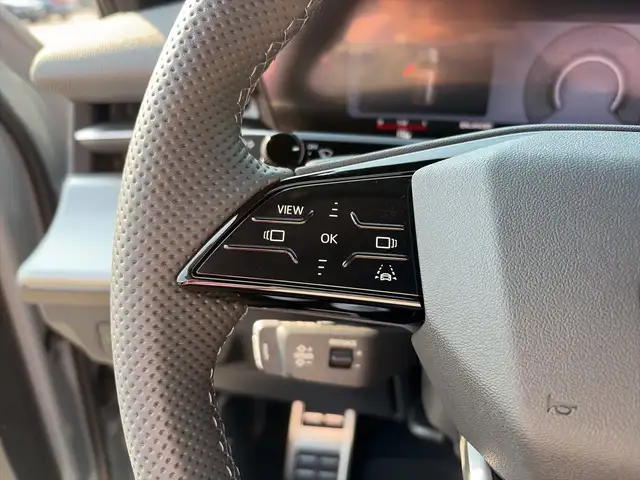 Audi Q3 view 14