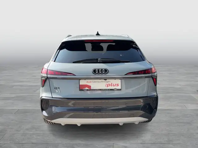 Audi Q3 view 5