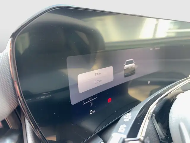 Audi Q3 view 9