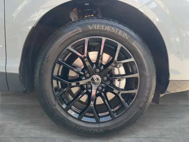 Audi Q3 view 6