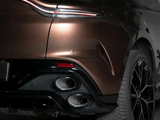 Aston Martin DBX S / Magneto Bronze / 360 Degree Camera Ansicht 10
