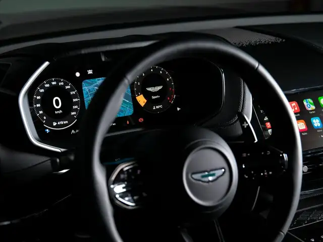 Aston Martin DBX S / Magneto Bronze / 360 Degree Camera Ansicht 13