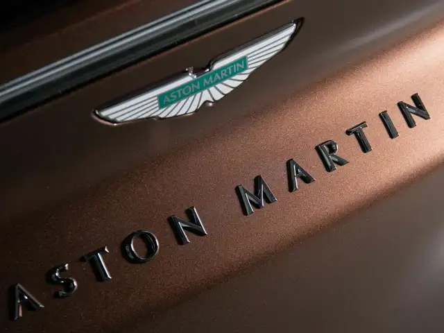 Aston Martin DBX S / Magneto Bronze / 360 Degree Camera Ansicht 25