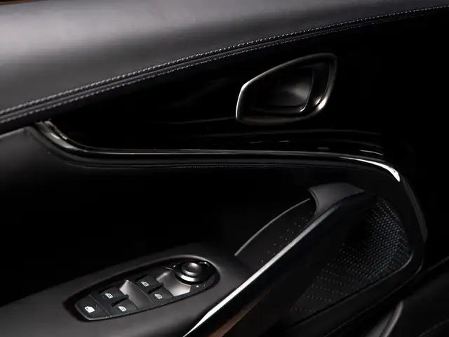 Aston Martin DBX S / Magneto Bronze / 360 Degree Camera Ansicht 21
