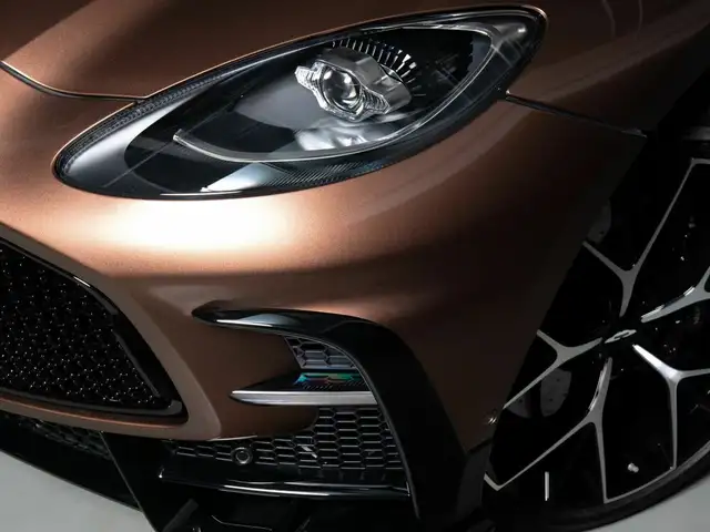 Aston Martin DBX S / Magneto Bronze / 360 Degree Camera Ansicht 4