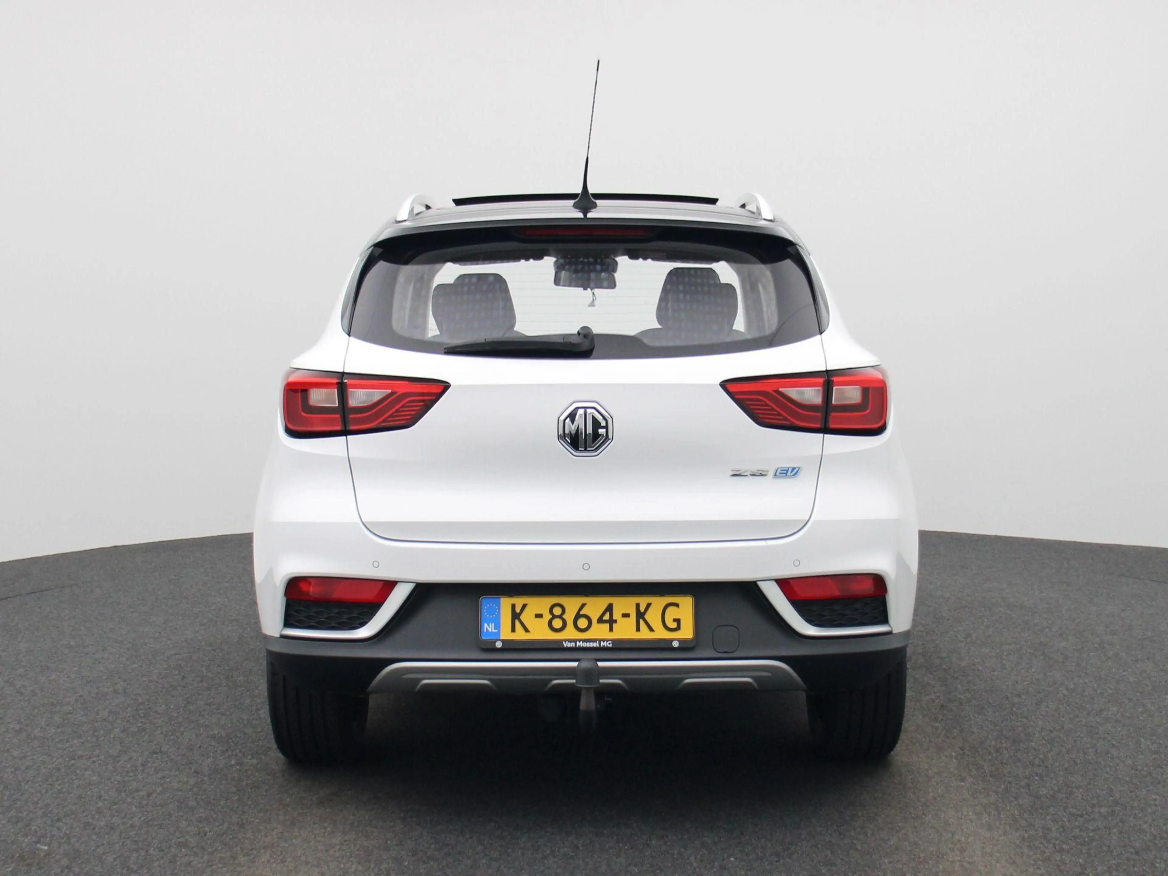 MG ZS EV Luxury 45 kWh | Panoramadak | CarPlay | Camera — photo 6
