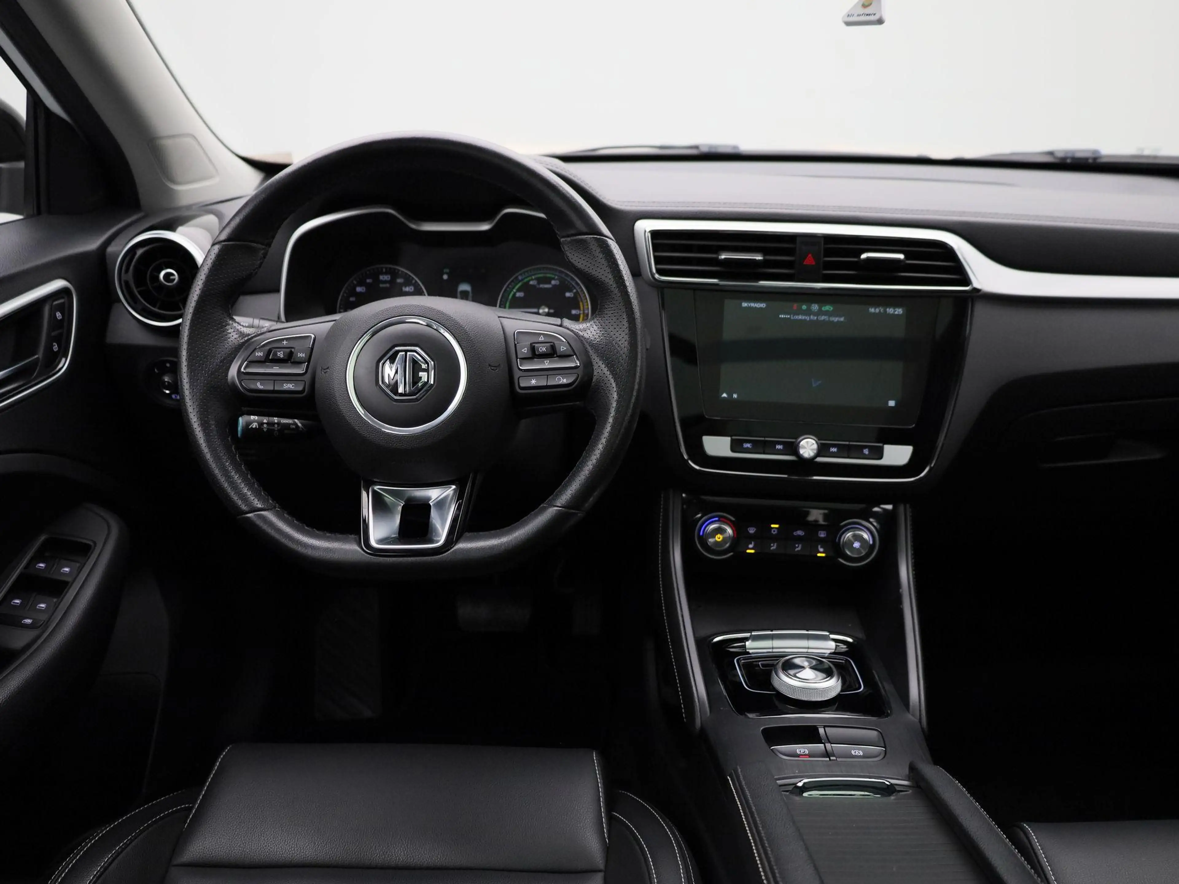 MG ZS EV Luxury 45 kWh | Panoramadak | CarPlay | Camera — photo 8