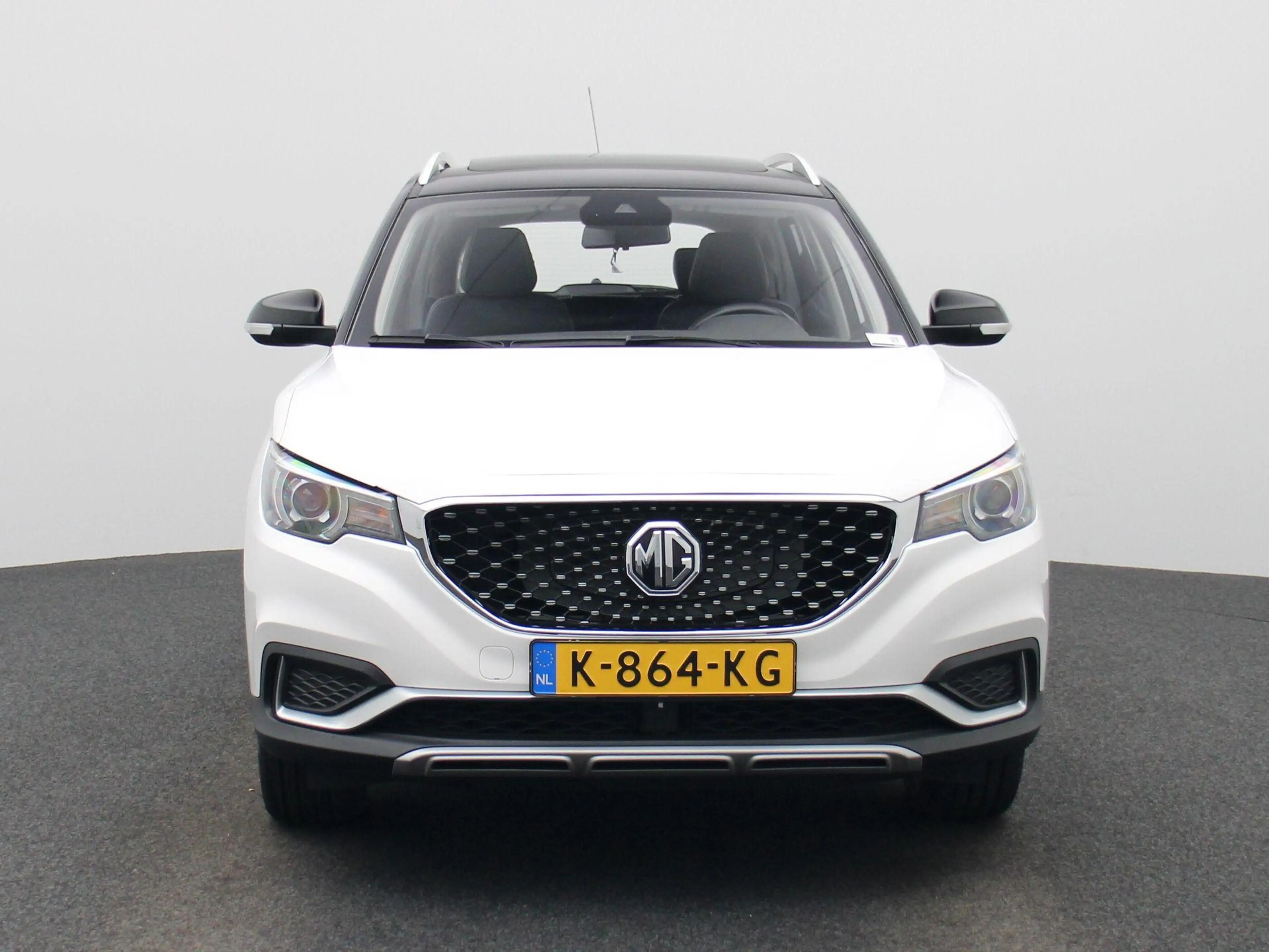 MG ZS EV Luxury 45 kWh | Panoramadak | CarPlay | Camera — photo 4