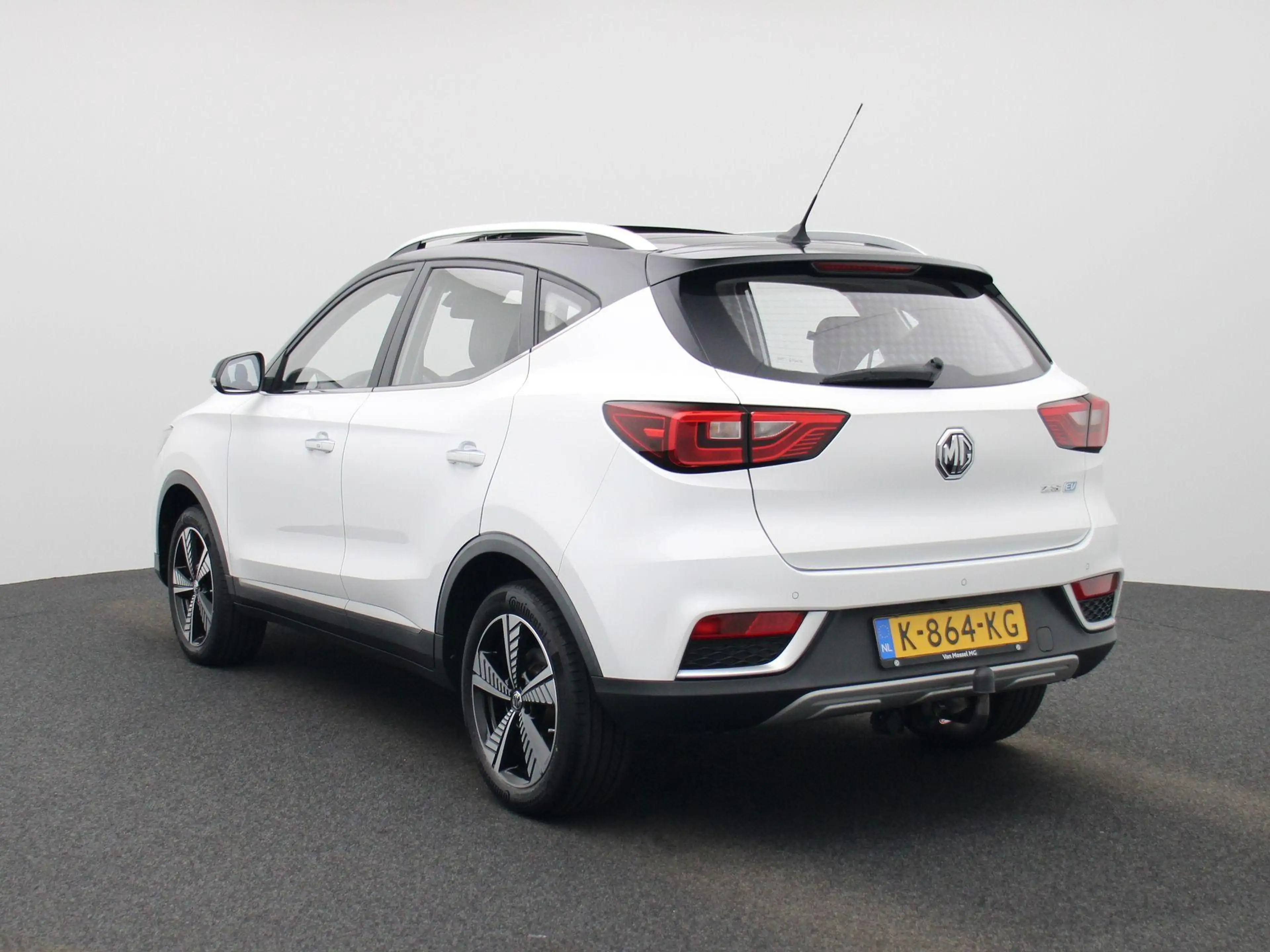 MG ZS EV Luxury 45 kWh | Panoramadak | CarPlay | Camera — photo 3