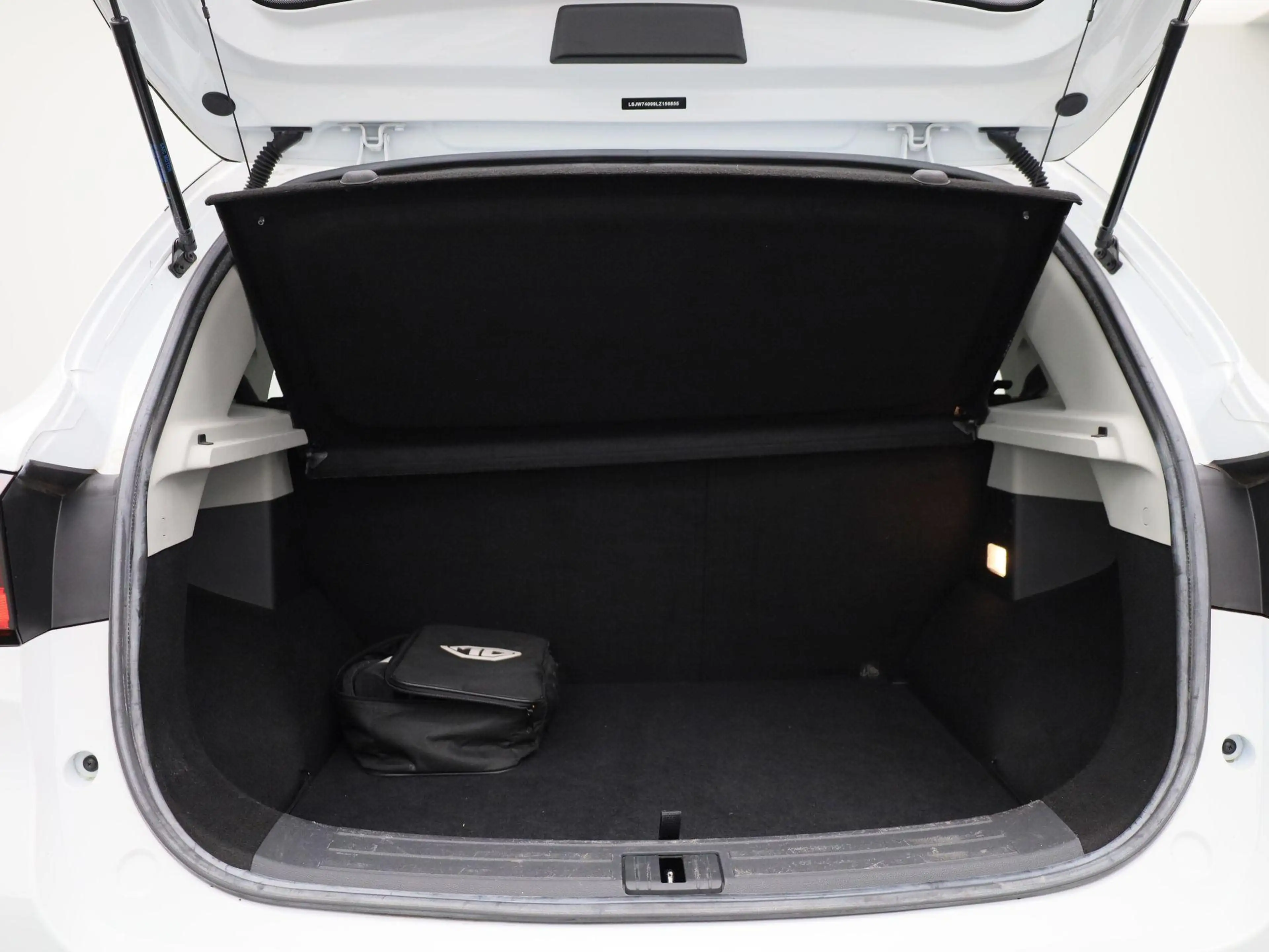 MG ZS EV Luxury 45 kWh | Panoramadak | CarPlay | Camera — photo 14