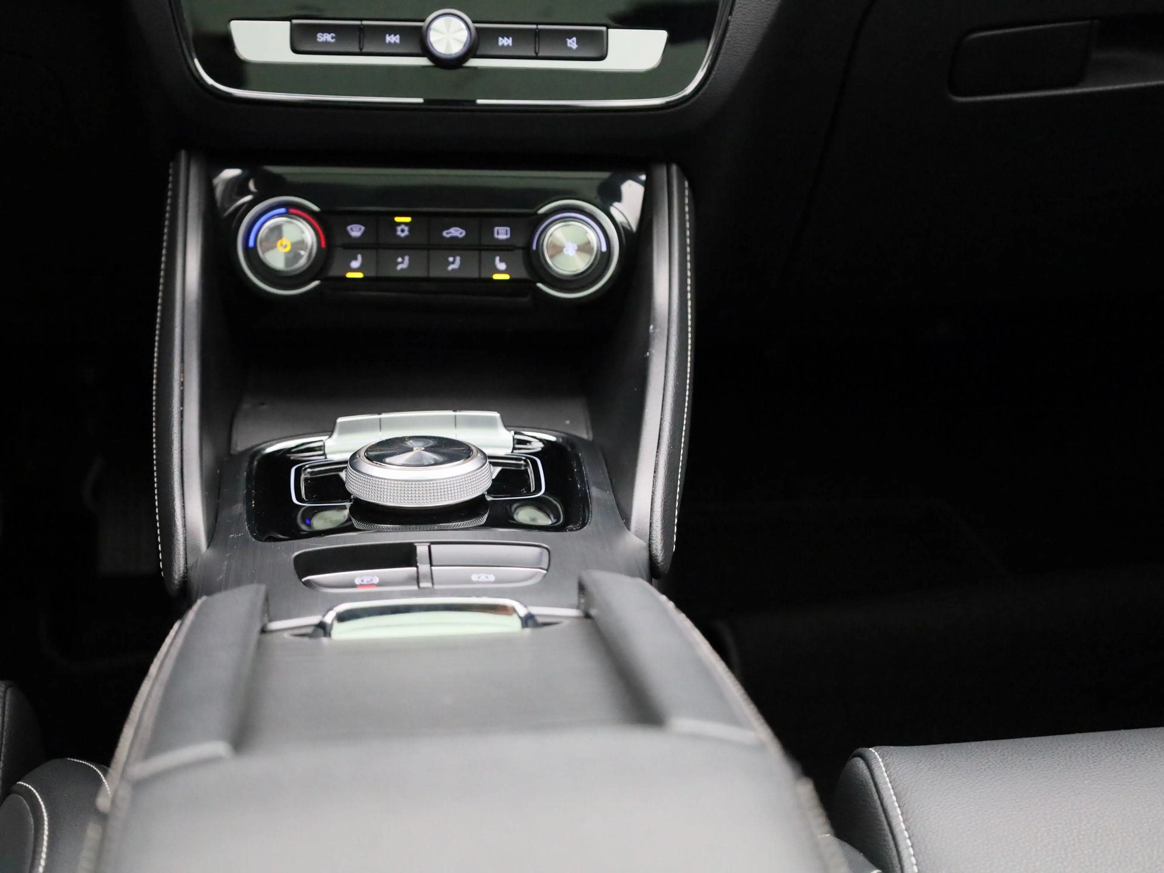 MG ZS EV Luxury 45 kWh | Panoramadak | CarPlay | Camera — photo 10