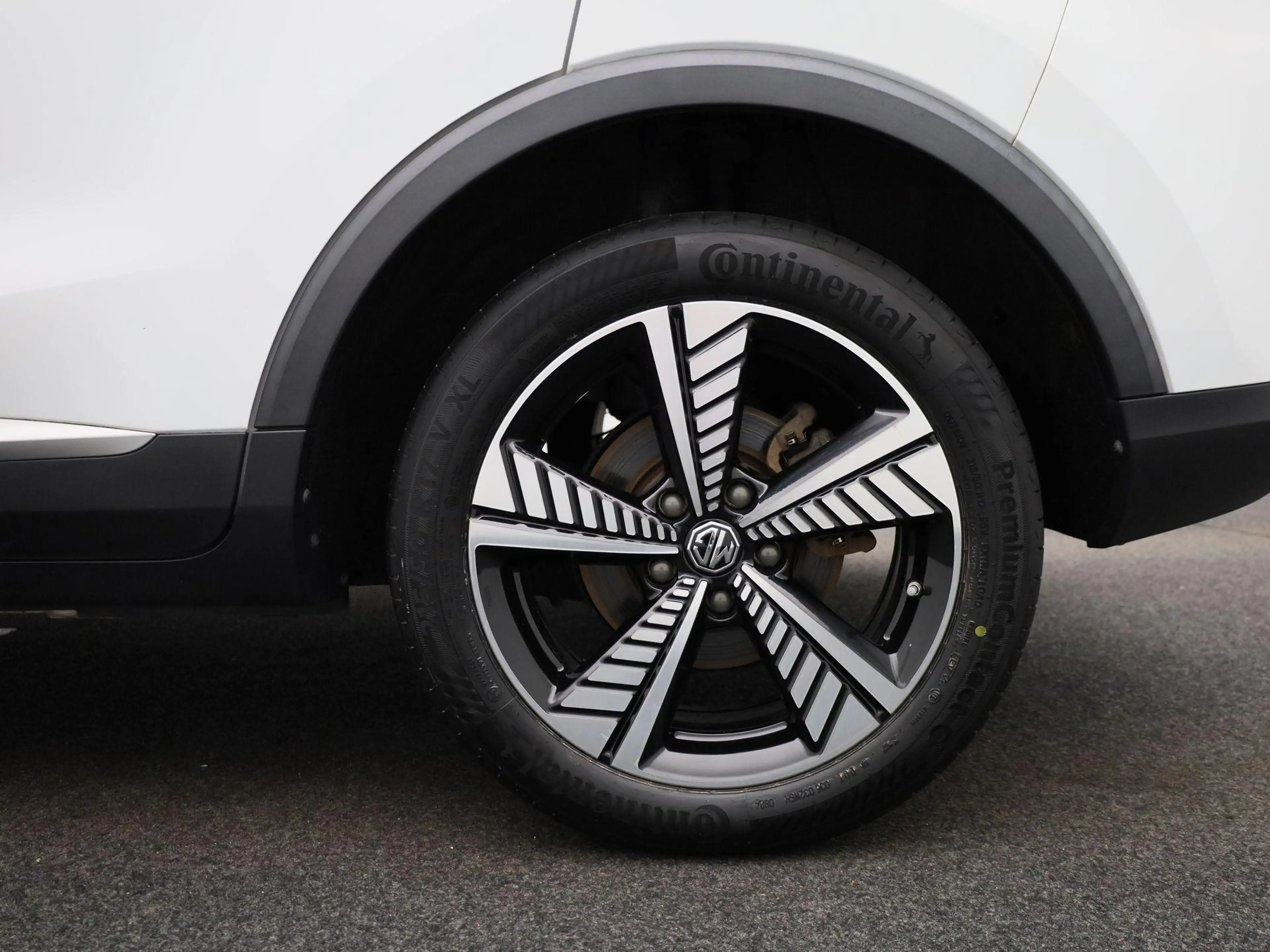 MG ZS EV Luxury 45 kWh | Panoramadak | CarPlay | Camera — photo 13