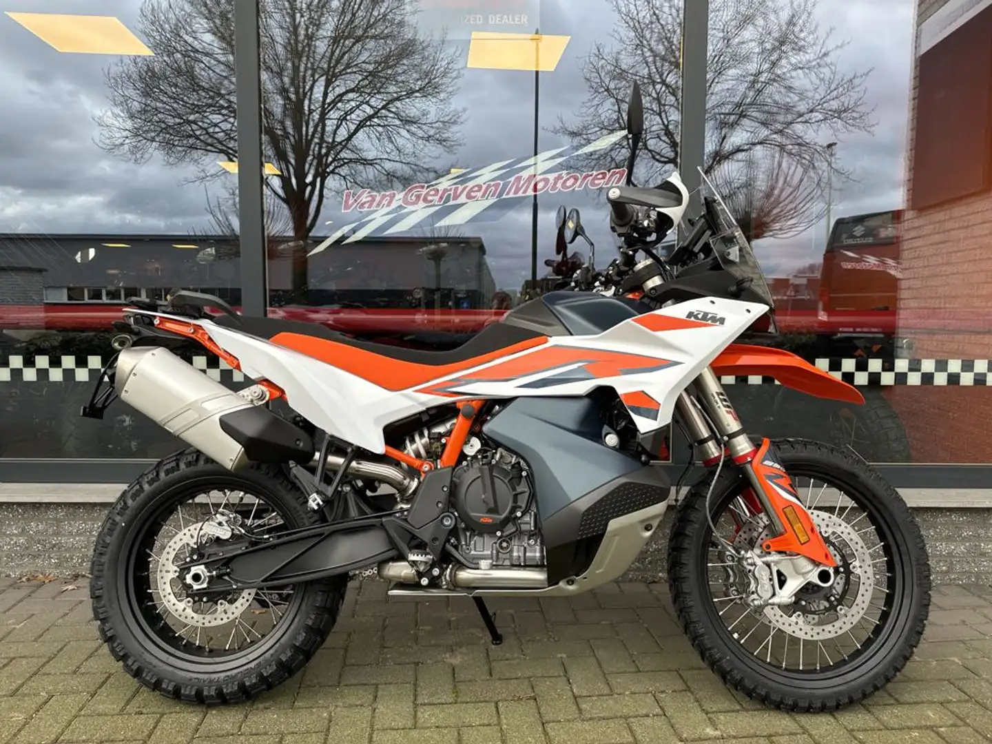 KTM 890 Adventure R - 1