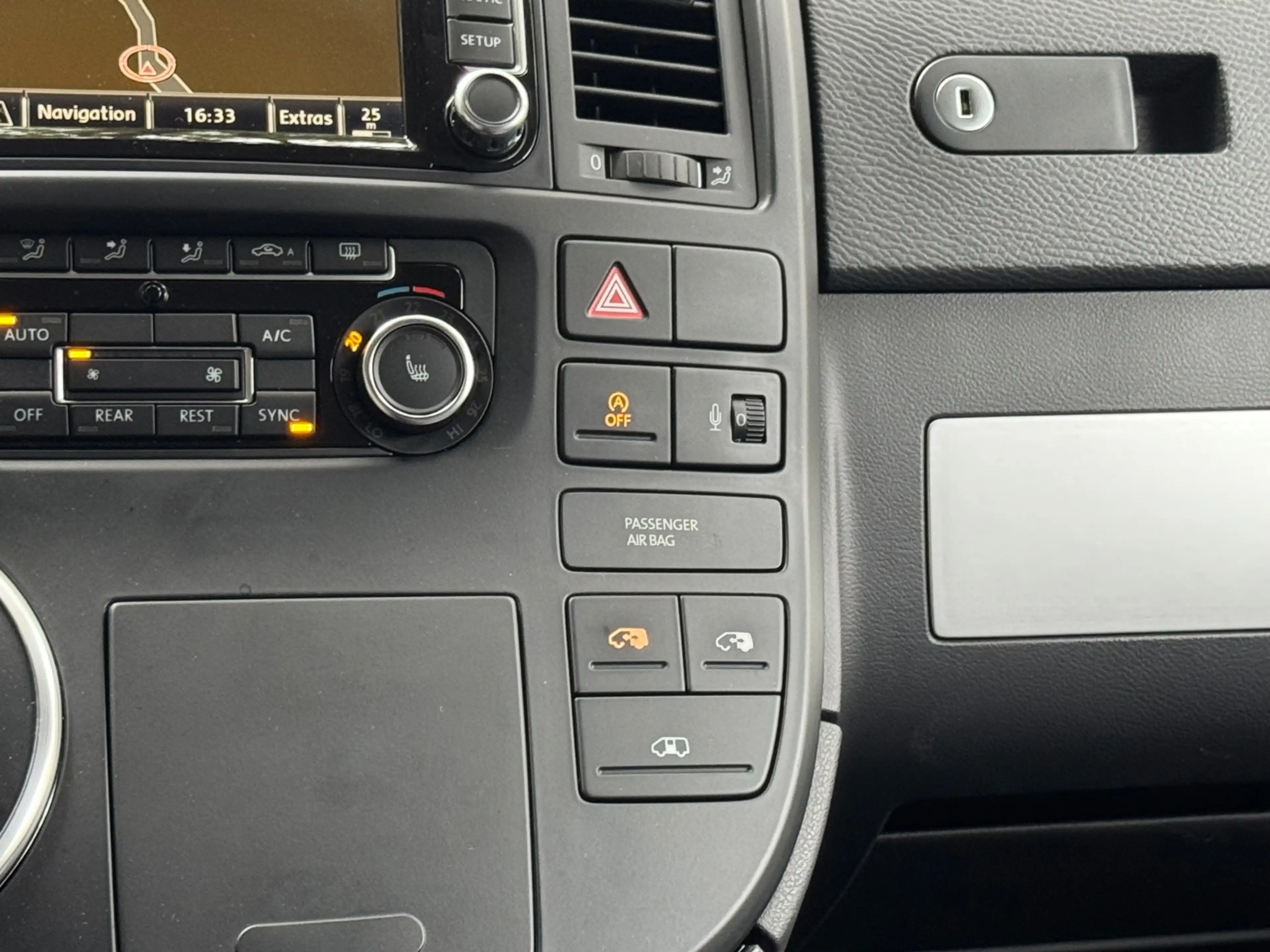Volkswagen Transporter Multivan 2.0 TDI 4Motion Highline 7Persoons Automa — photo 31