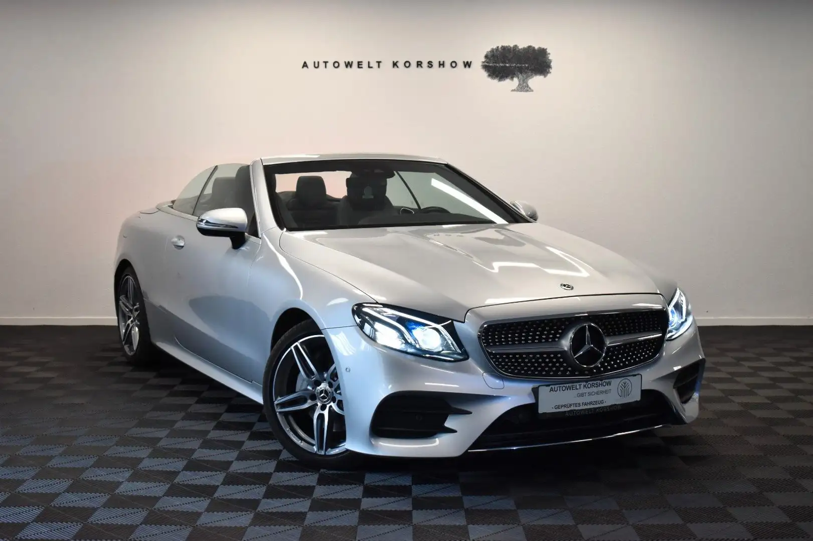 Mercedes-Benz E 200 Cabrio AMG LINE*M-BEAM*LEDER*CARPLAY*SCLOS Plateado - 1