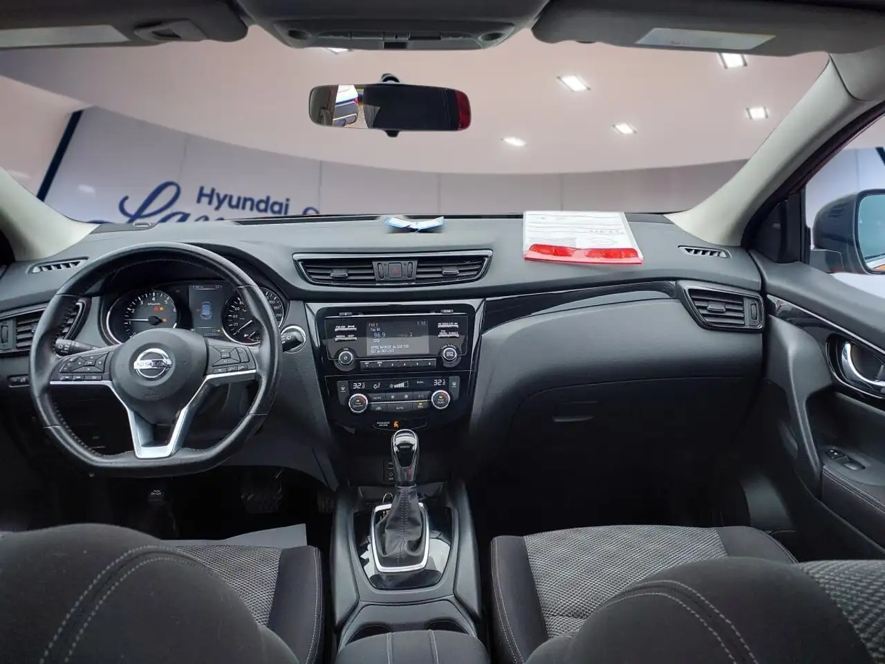 Nissan Qashqai снимка Nissan Qashqai