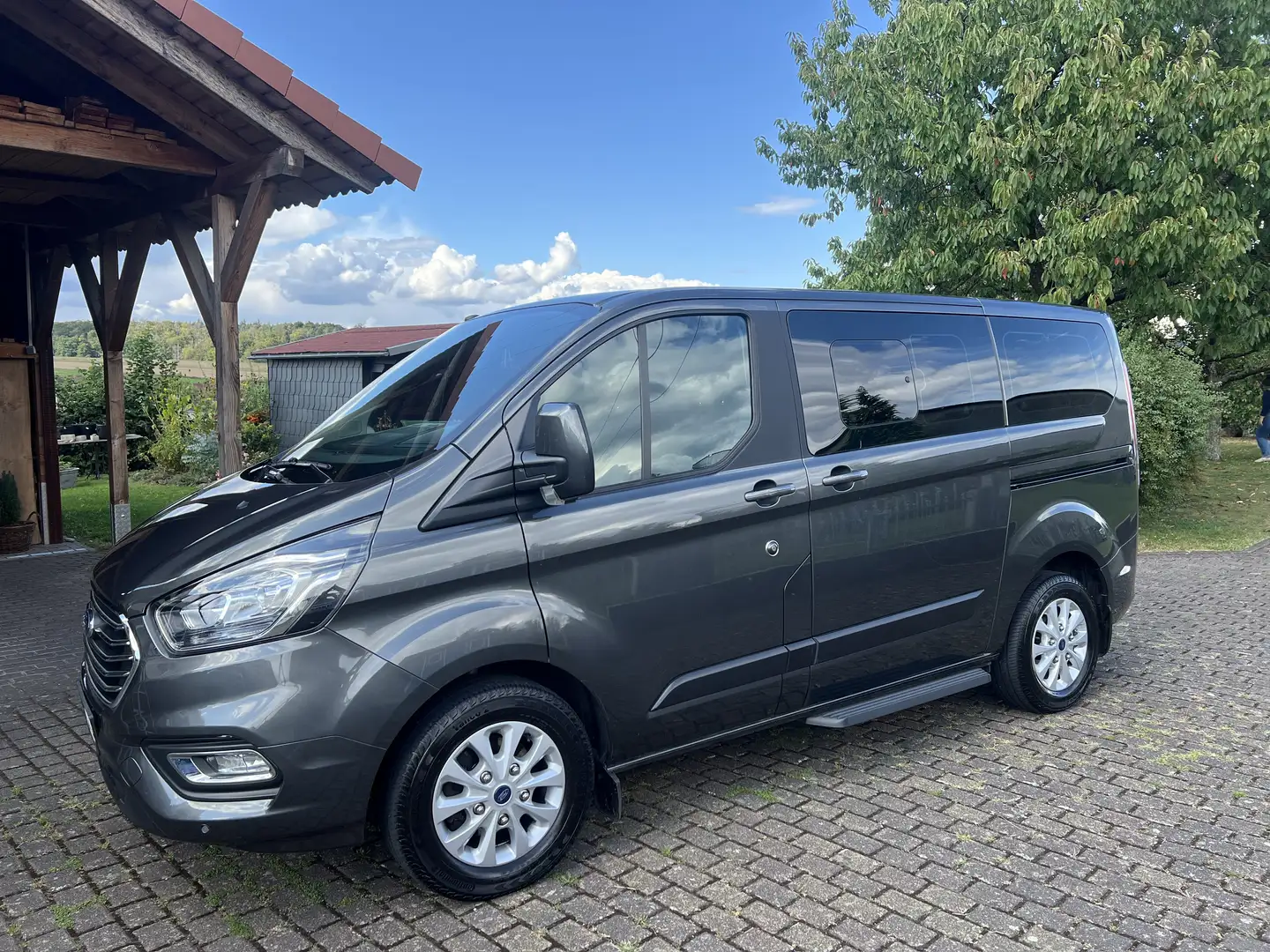 Ford Tourneo Custom 320 L1H1 Trend 2.0 TDCI Grau - 1