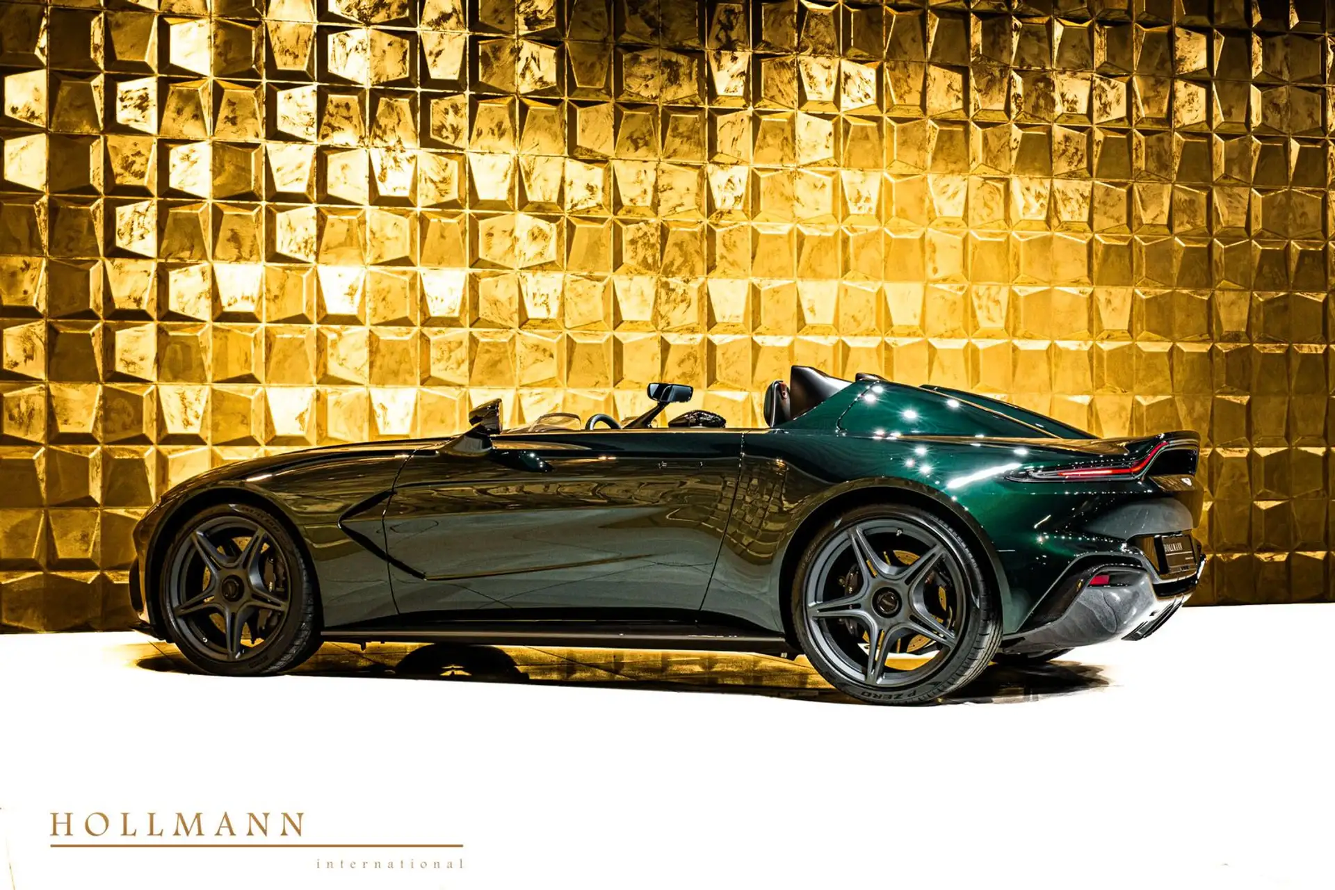 애스턴마틴 V12 Speedster 2021 네이비 사진 8