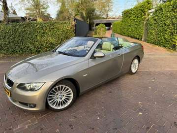 330 320i