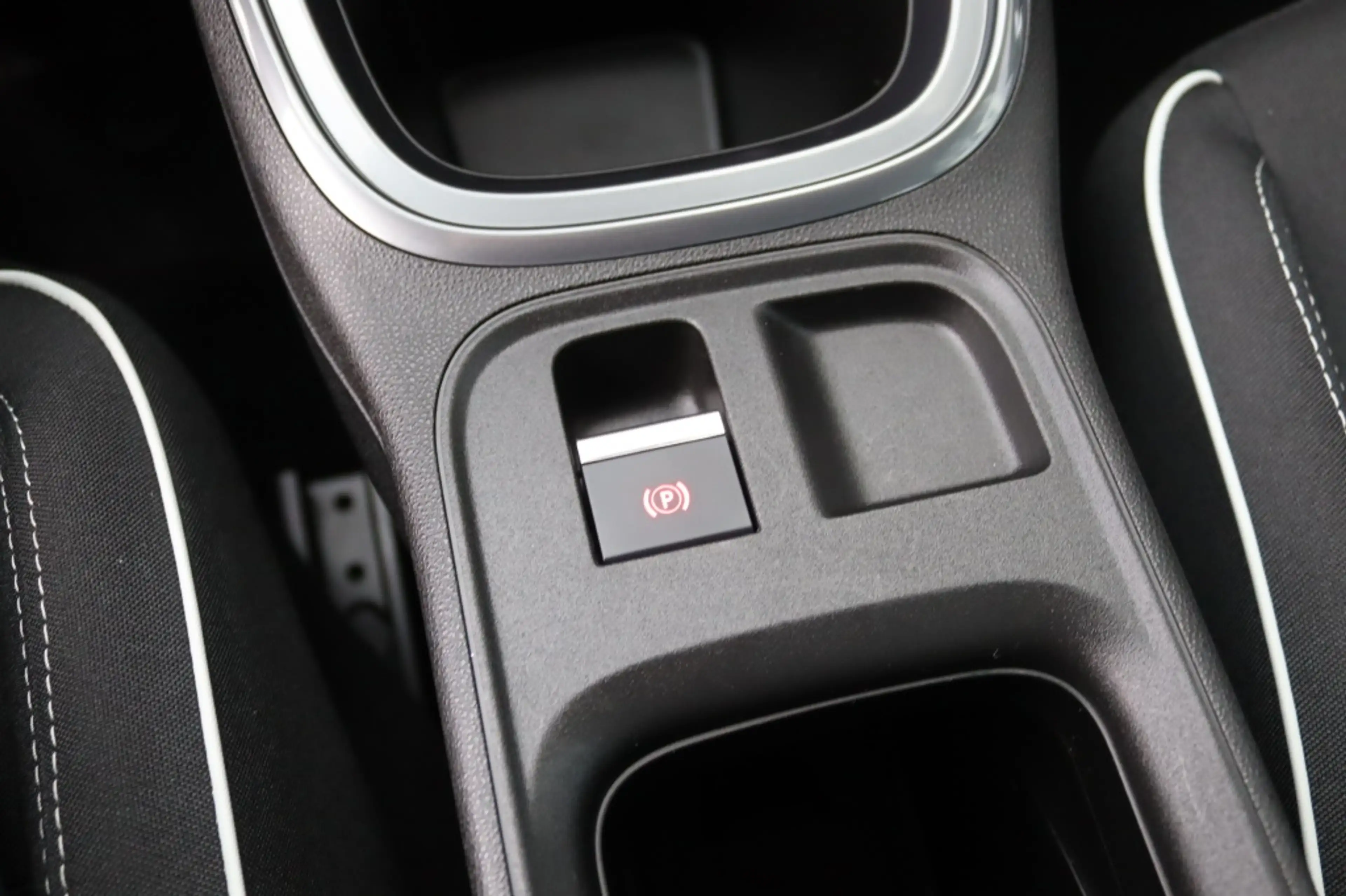 Fiat 600 1.2 Hybrid 145PK URBAN Navi | Keyless | Camera | C — photo 31