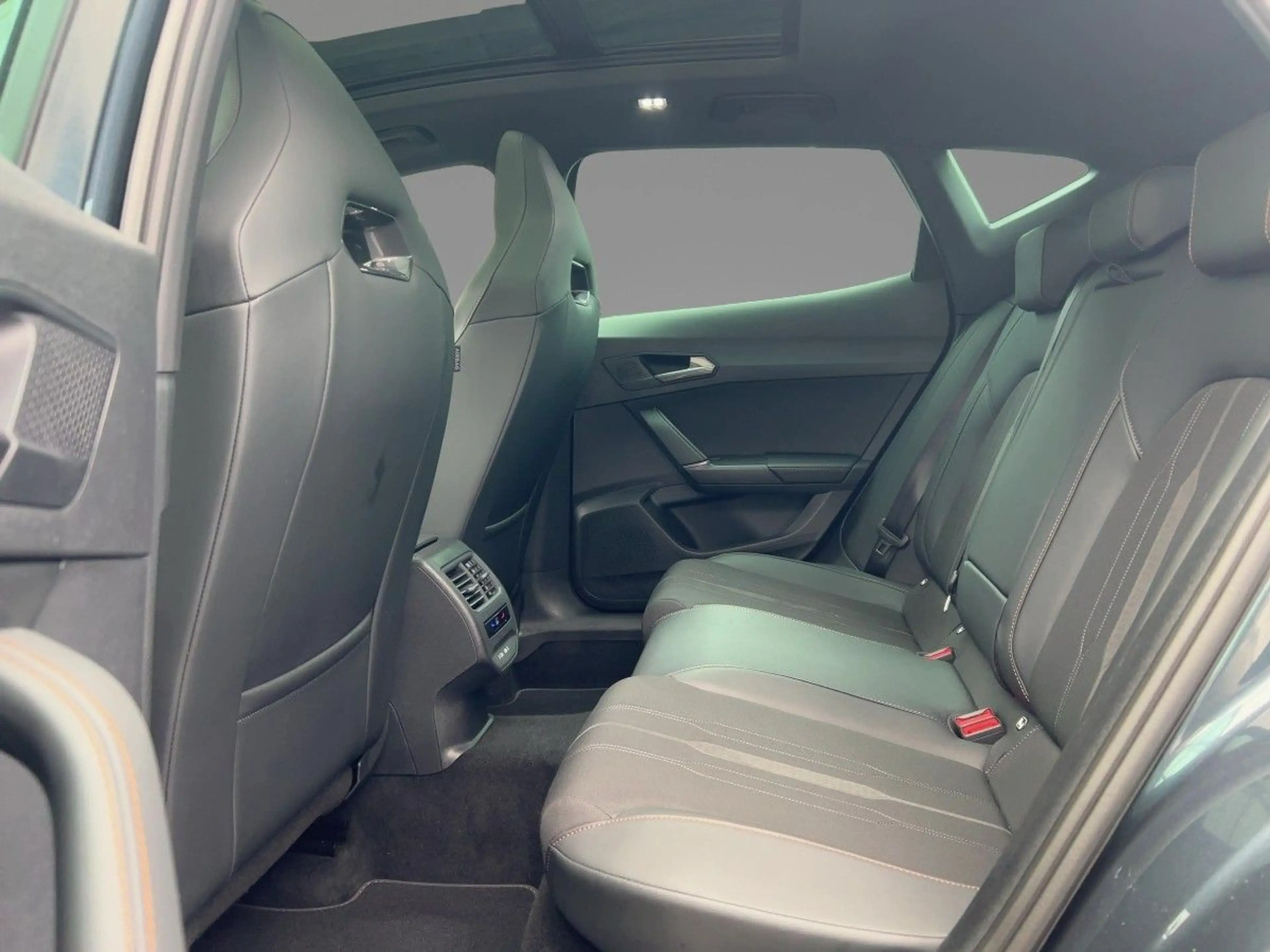 CUPRA Formentor VZ 1.4 e-HYBRID DSG LED AHK Pano Kamer — photo 7