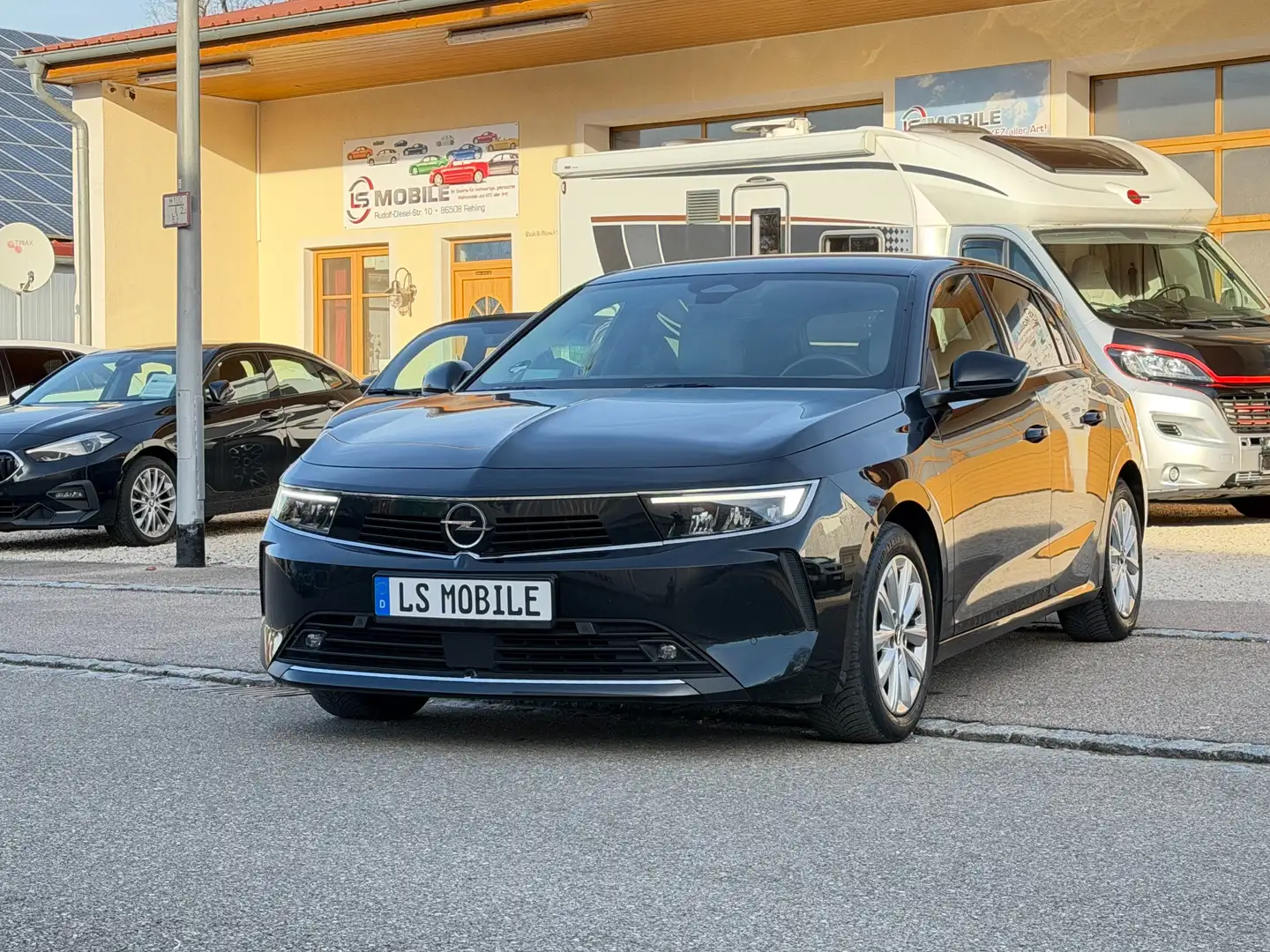 Opel Astra 1.5d Autom. Lim. Business Elegance Navi*RFK*LED* Noir - 1