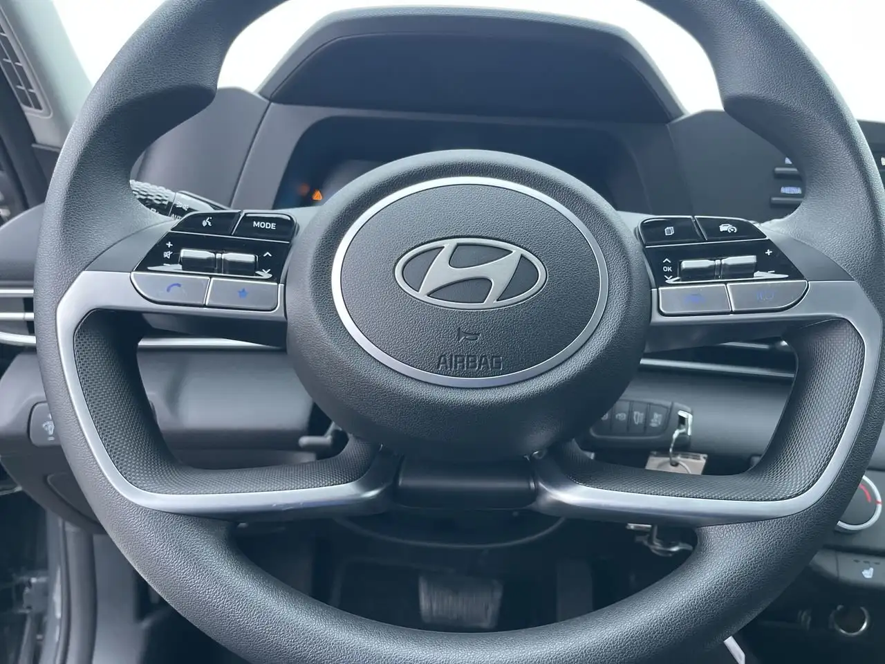 Hyundai ELANTRA снимка Hyundai ELANTRA