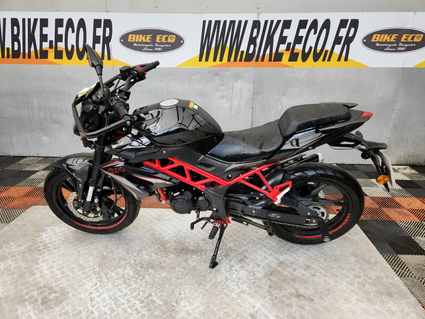 Benelli BN 125 Noir - 2