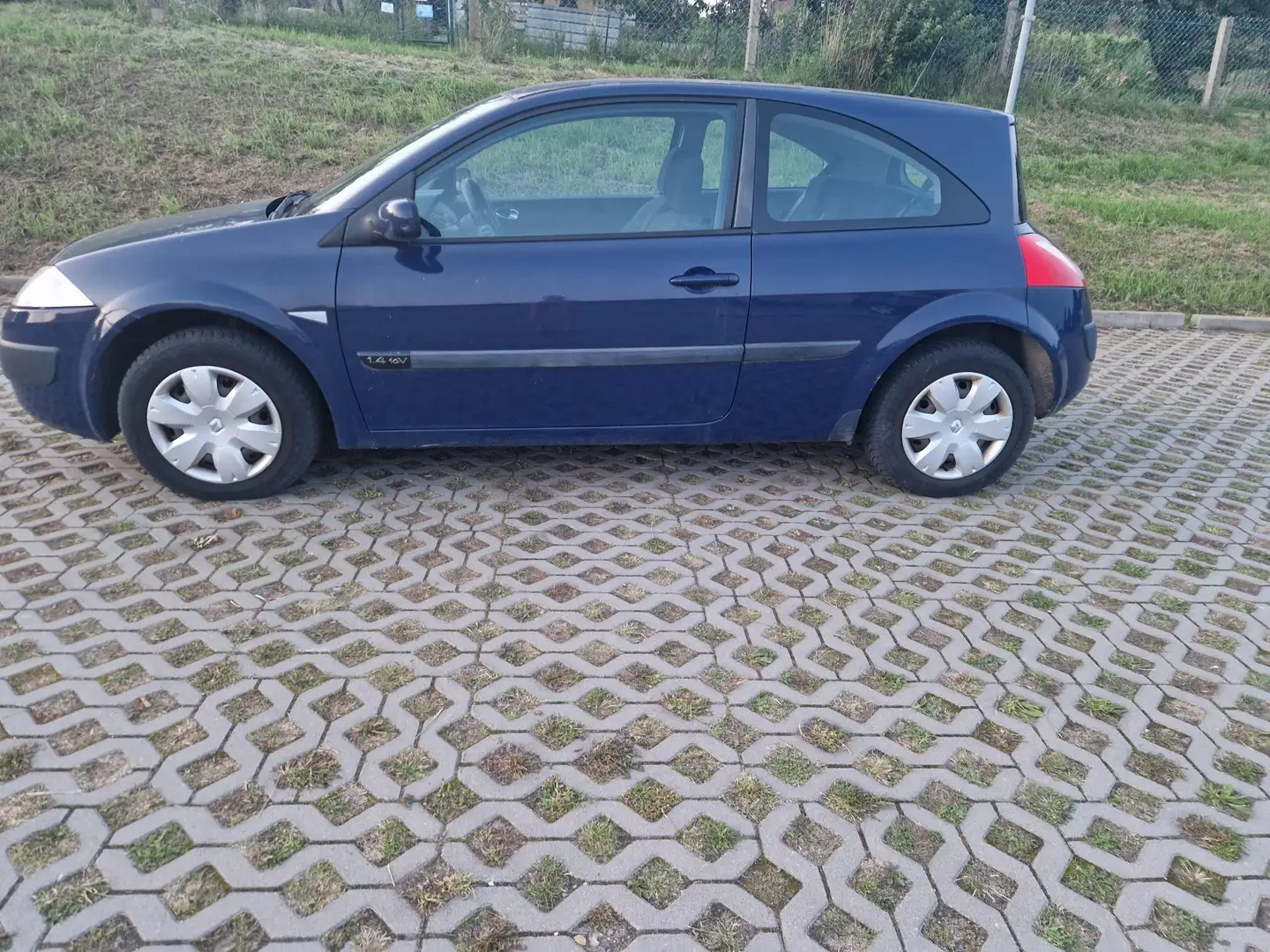 Renault Megane 1.4 -- Klima+2xel.FH+el.Spiegel+Lichtsensor -- Blau - 2