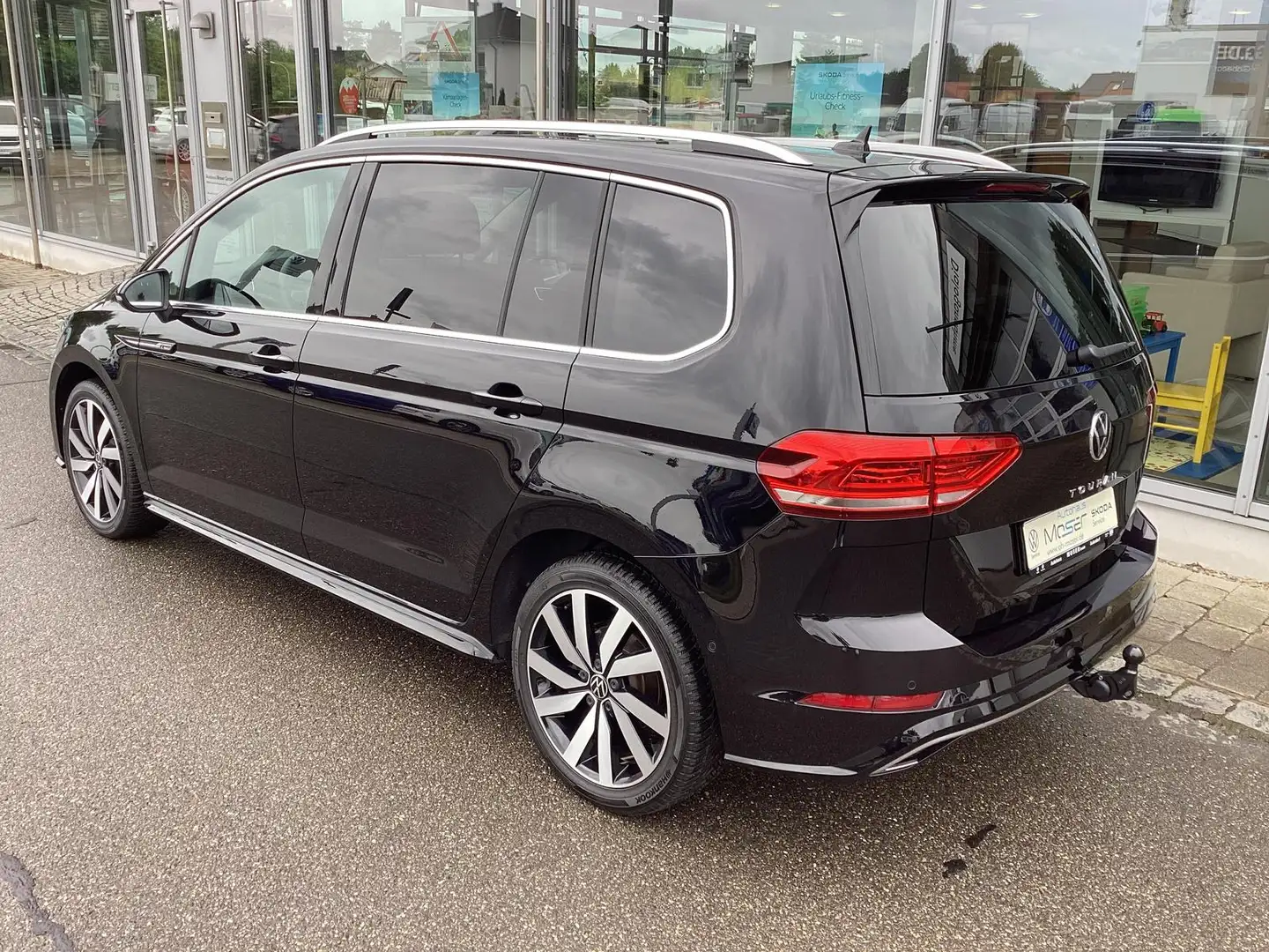 Volkswagen Touran 1.5 TSI ACT DSG R-Line 7-Sitzer/Pano/AHK Schwarz - 2