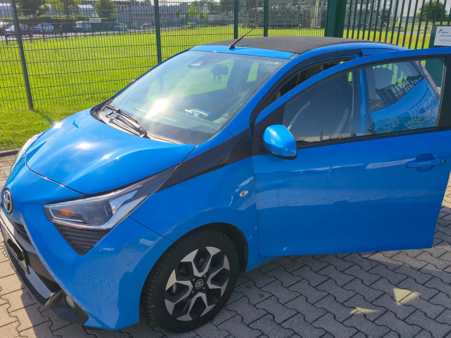 Toyota Aygo Aygo x-shift x-sky Blau - 2