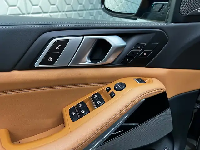 BMW X5 view 8